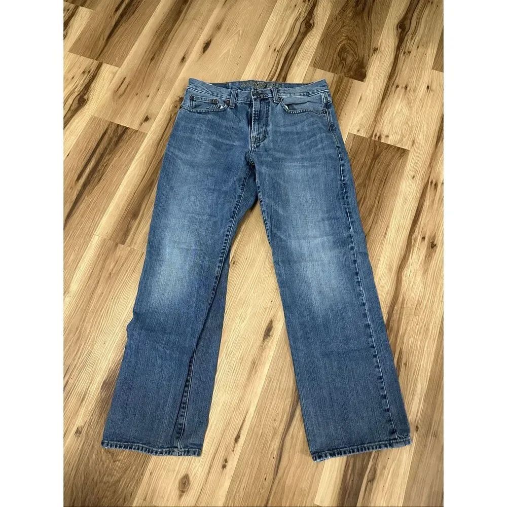American Eagle Loose distressed 31x32 normcore jeans